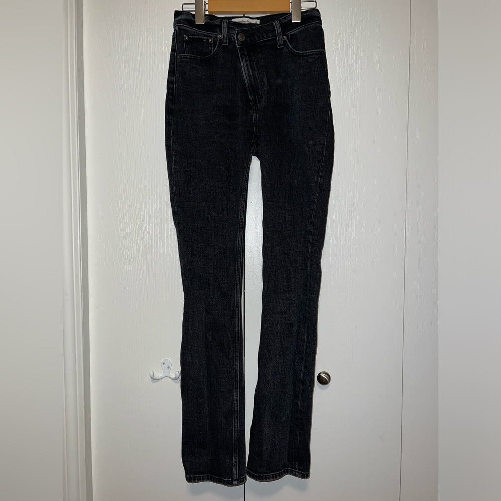 Abercrombie & Fitch Ultra High Rise 90s Straight Jean